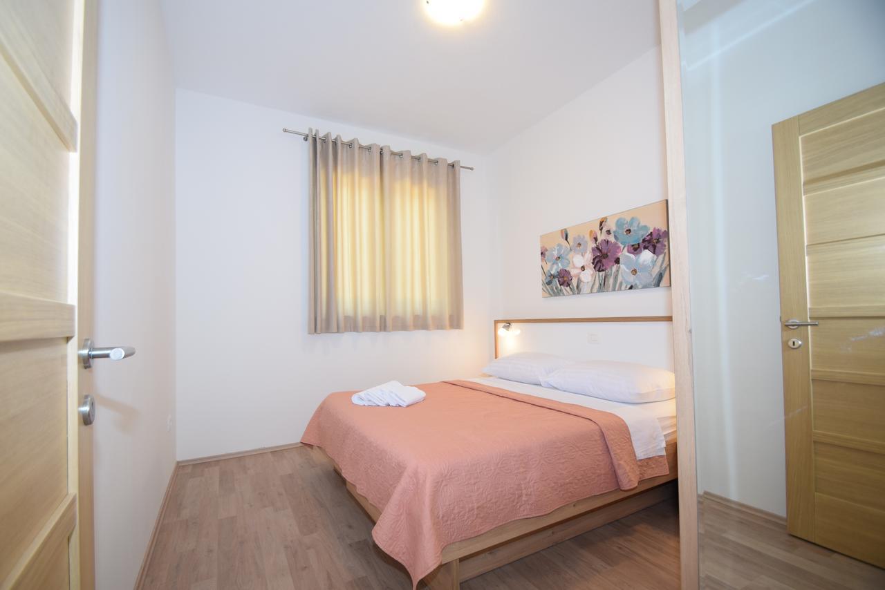 Apartment Anica Kuk Starigrad Paklenica Esterno foto